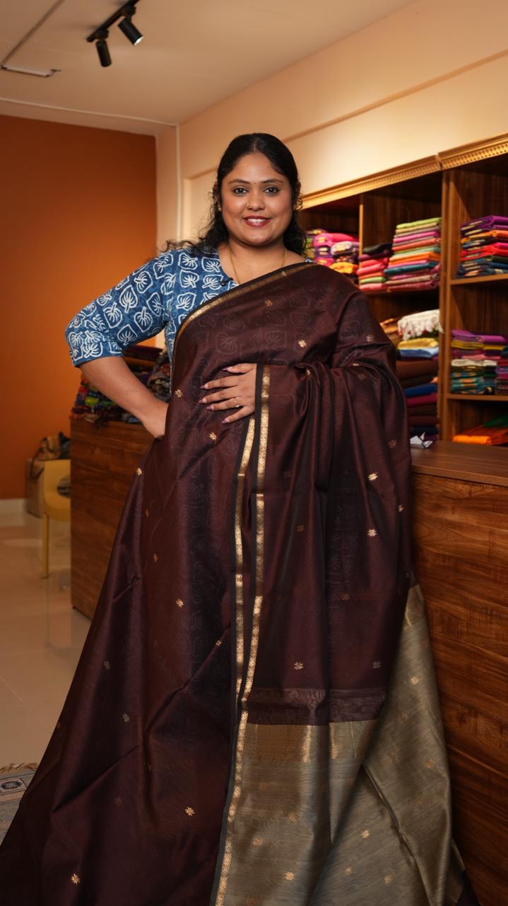 (PREORDERS ONLY 5-6 WEEKS WAIT TIME) Maheshwari Small Border Silk Cotton Saree - 05-12B-01-04 (Brown with Beige) PLEASE READ THE DESCRIPTION BEFORE PLACING ORDER | AVAILABILITY IS MENTIONED FOR PREORDERS ONLY | NO READY STOCK