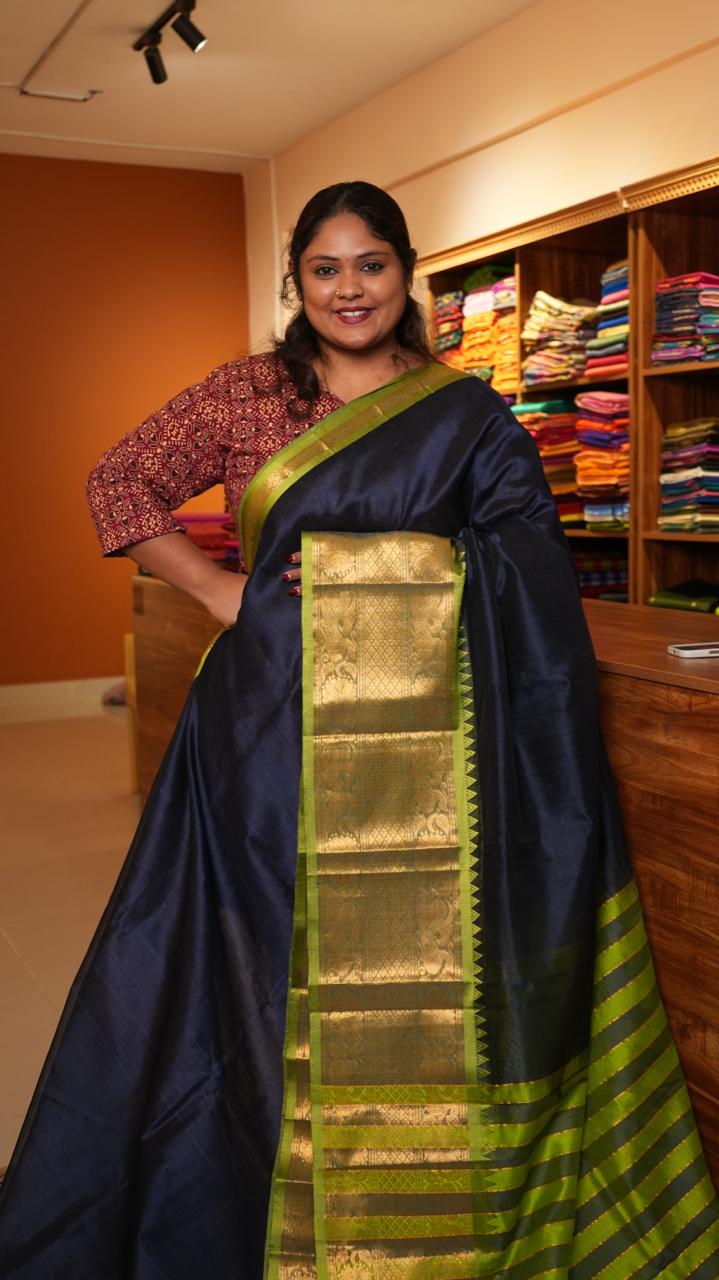 Mangalagiri Silk Cotton Kanchi Border Saree - 15-01-05-02 (DARK NAVY BLUE AND KILLI PACHAI)