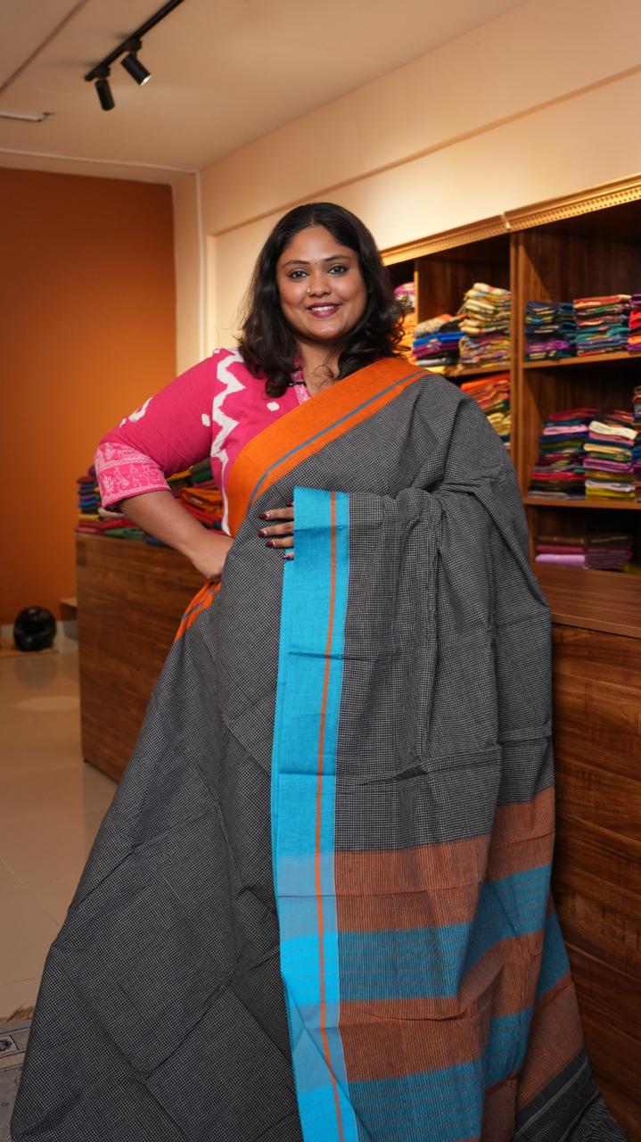 Patteda Anchu Handwoven Pure cotton Saree - 44-01-02-04 (PEPPER ASH)