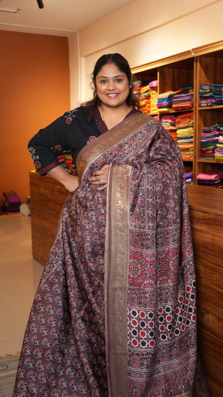 Ajrakh Dola Silk Saree - 46-01-01-03 (JAIPUR CITY PALACE)